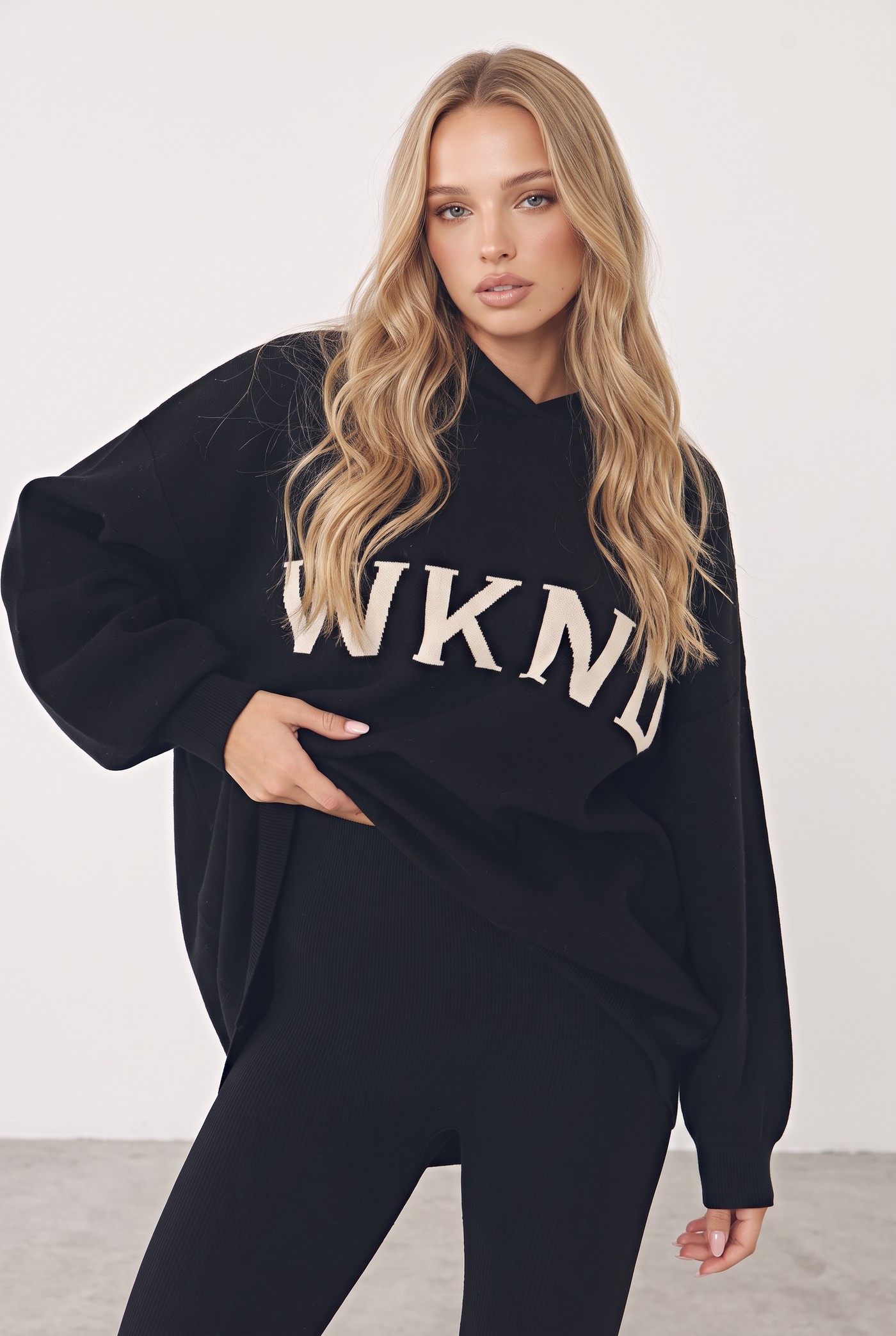 CLASSIC KNITTED HOODIE